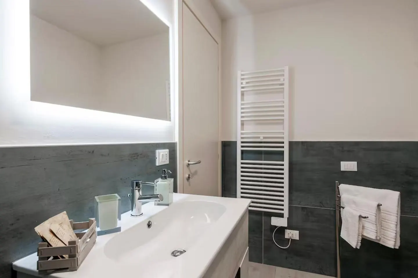 Essenza Moderna - Centro & Relax Lejlighed Brescia 0*,